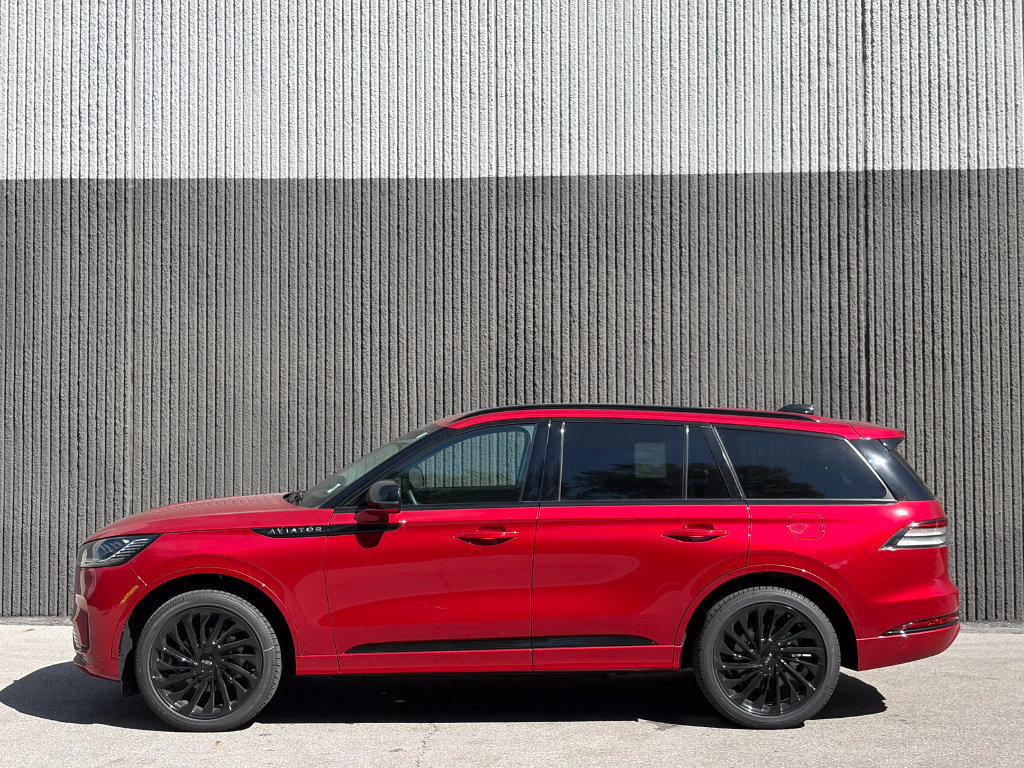 New 2026 Lincoln Aviator Reserve w/ Jet Appearance Package AWD/4WD image 4