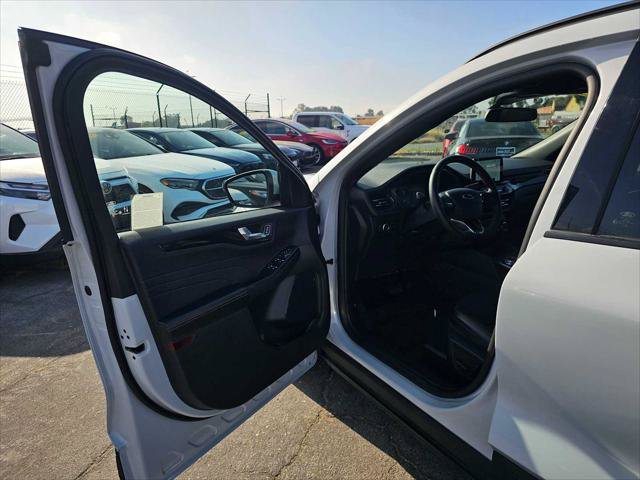 Used 2025 Ford Escape ST-Line Select AWD/4WD image 19