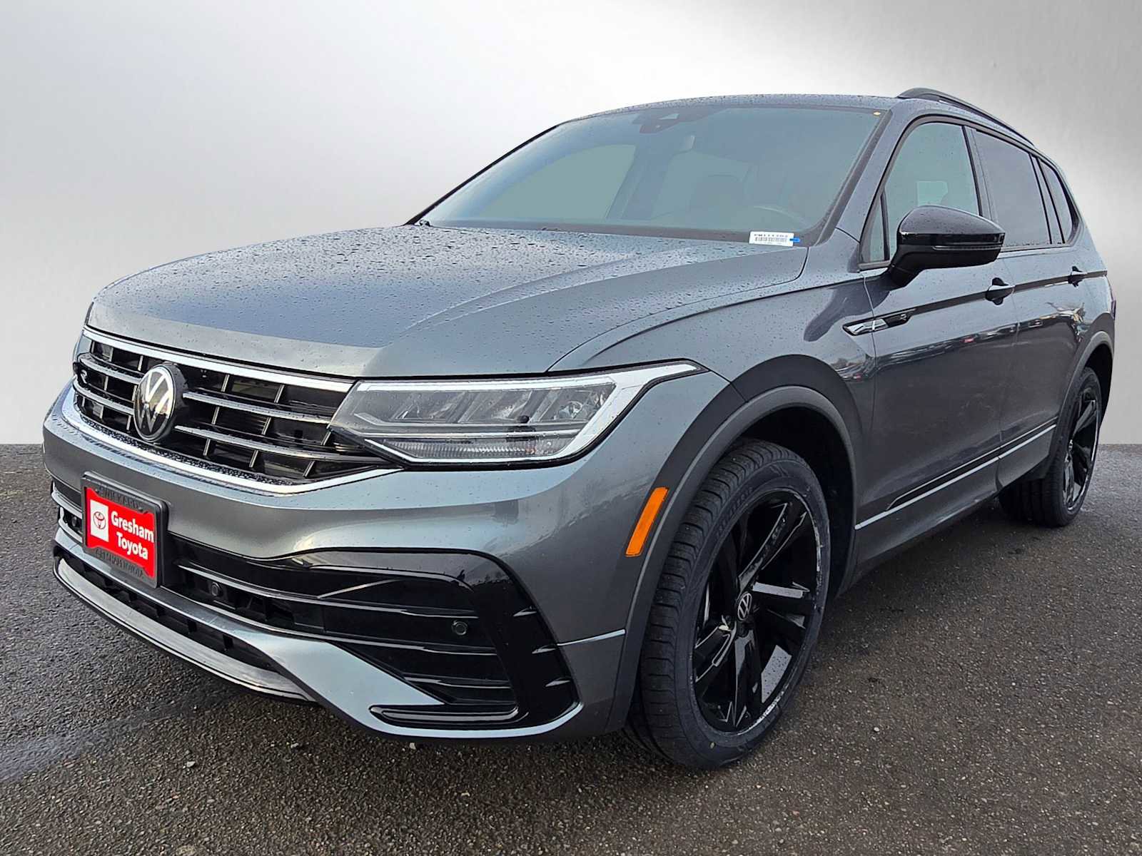 Used 2023 Volkswagen Tiguan SE R-Line image 8