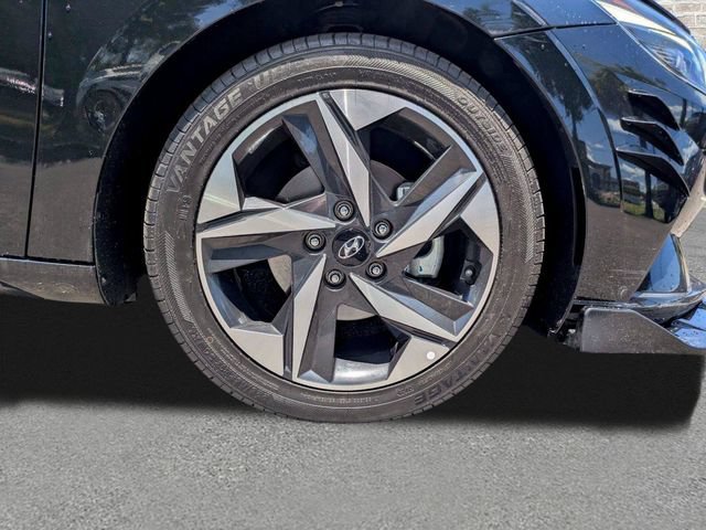 Used 2023 Hyundai Elantra SEL w/ Convenience Package FWD image 11