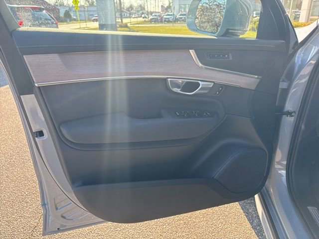 Used 2025 Volvo XC90 B6 Plus AWD/4WD image 18