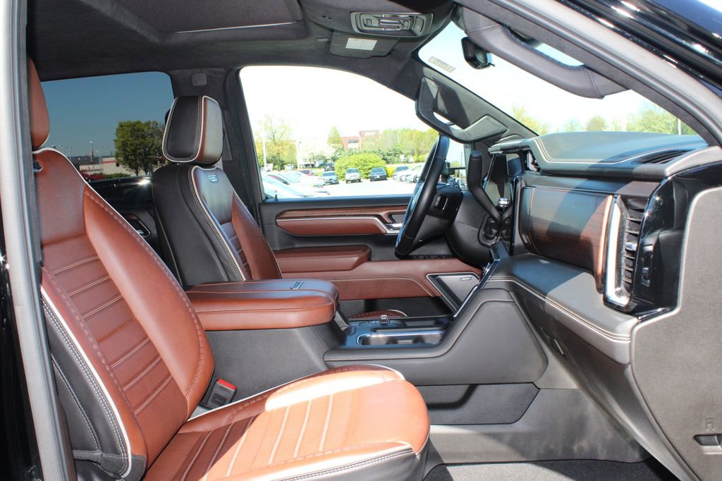 Used 2025 GMC Sierra 3500 Denali Ultimate image 13