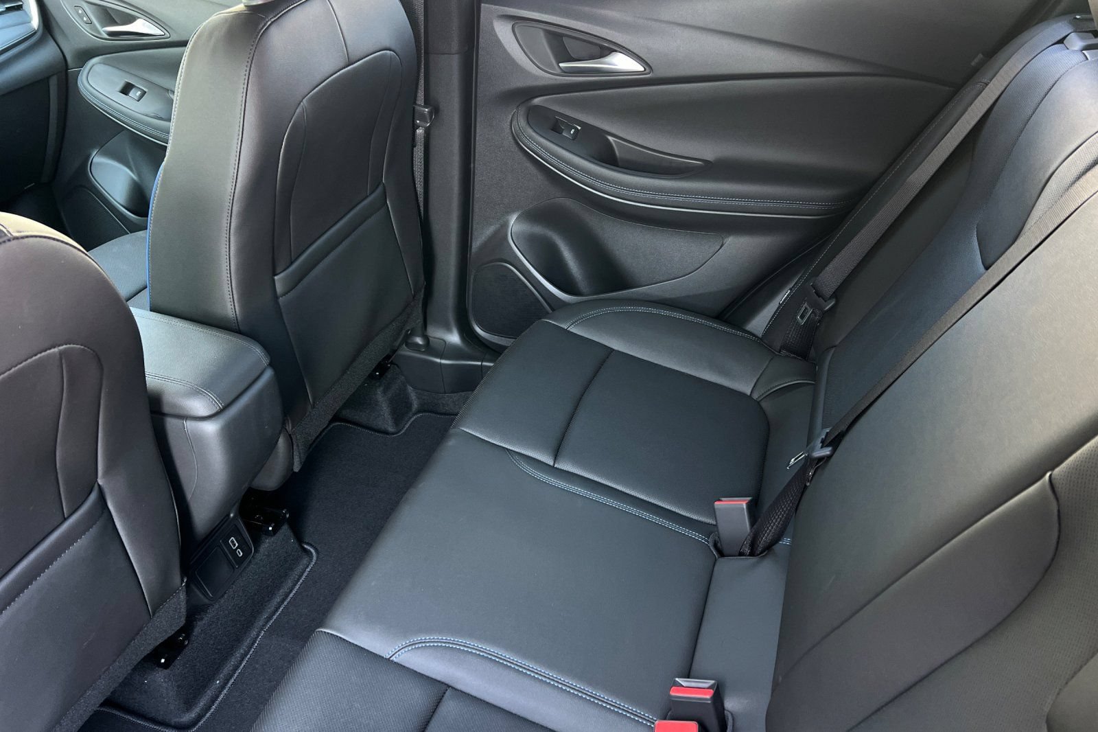 New 2026 Buick Encore GX Sport Touring FWD image 9