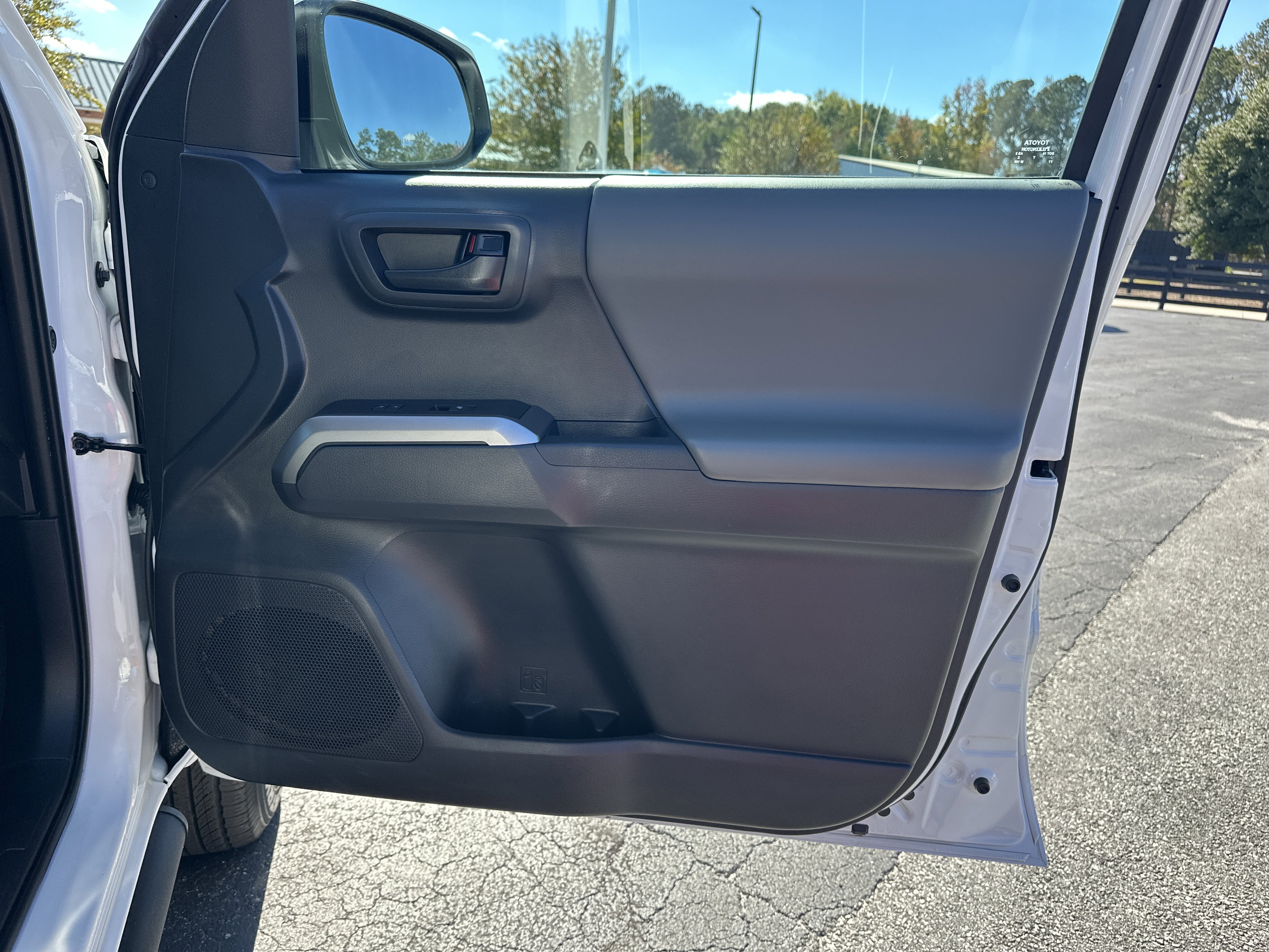 Used 2023 Toyota Tacoma TRD Off-Road image 15