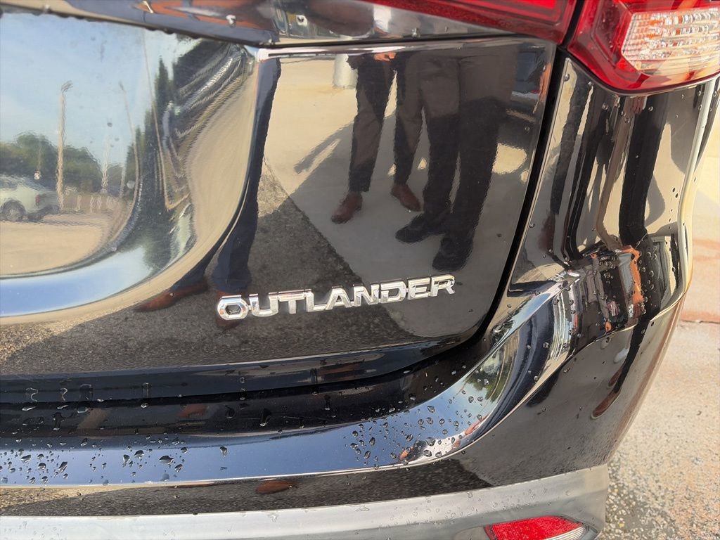 Used 2016 Mitsubishi Outlander ES image 12