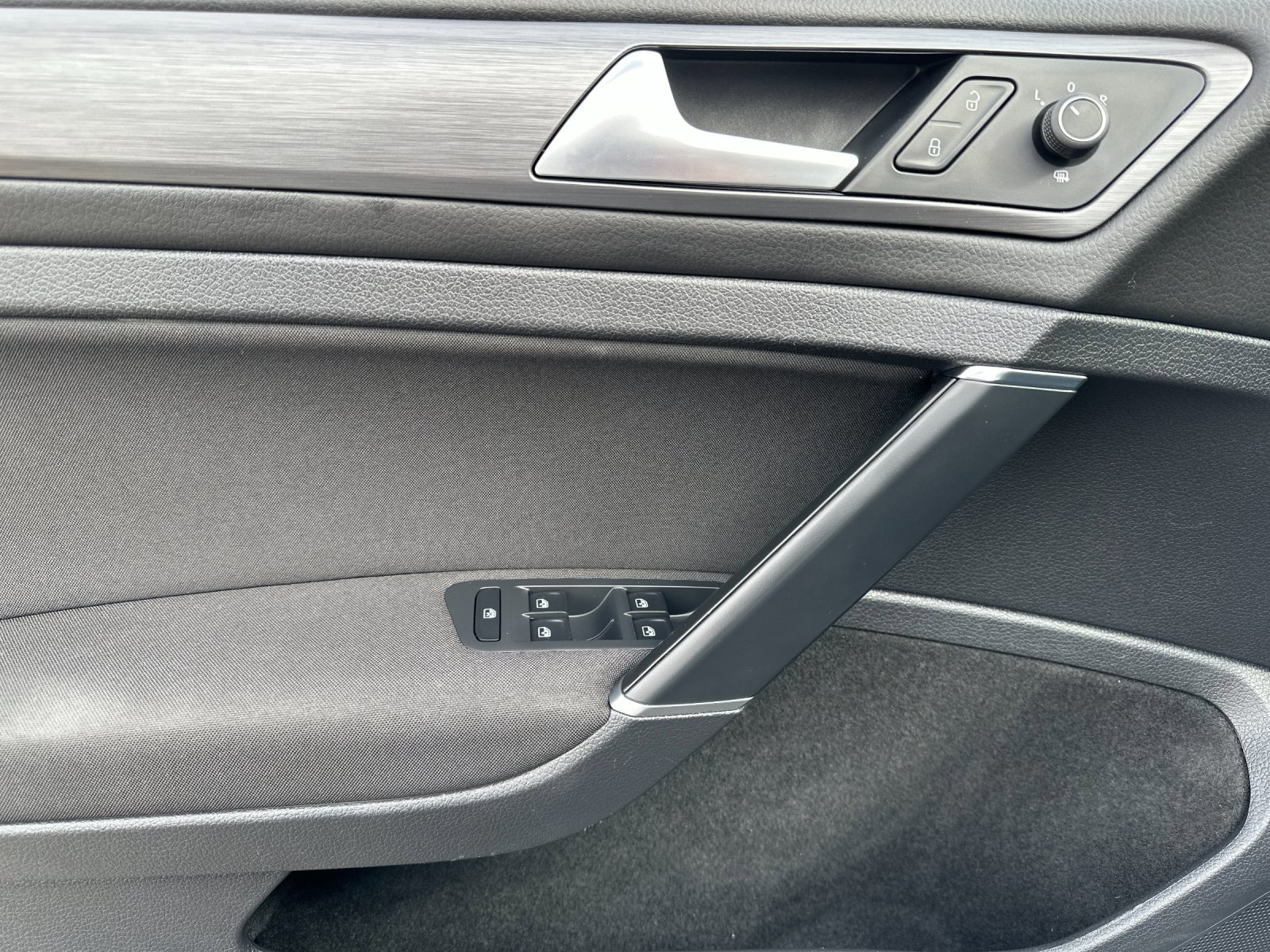 Used 2019 Volkswagen Golf 4-Door image 11