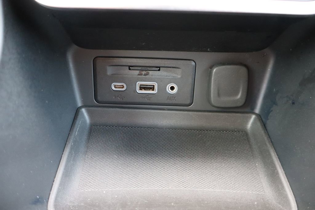 Used 2021 GMC Terrain SLT w/ LPO, Dark Accent Package image 17