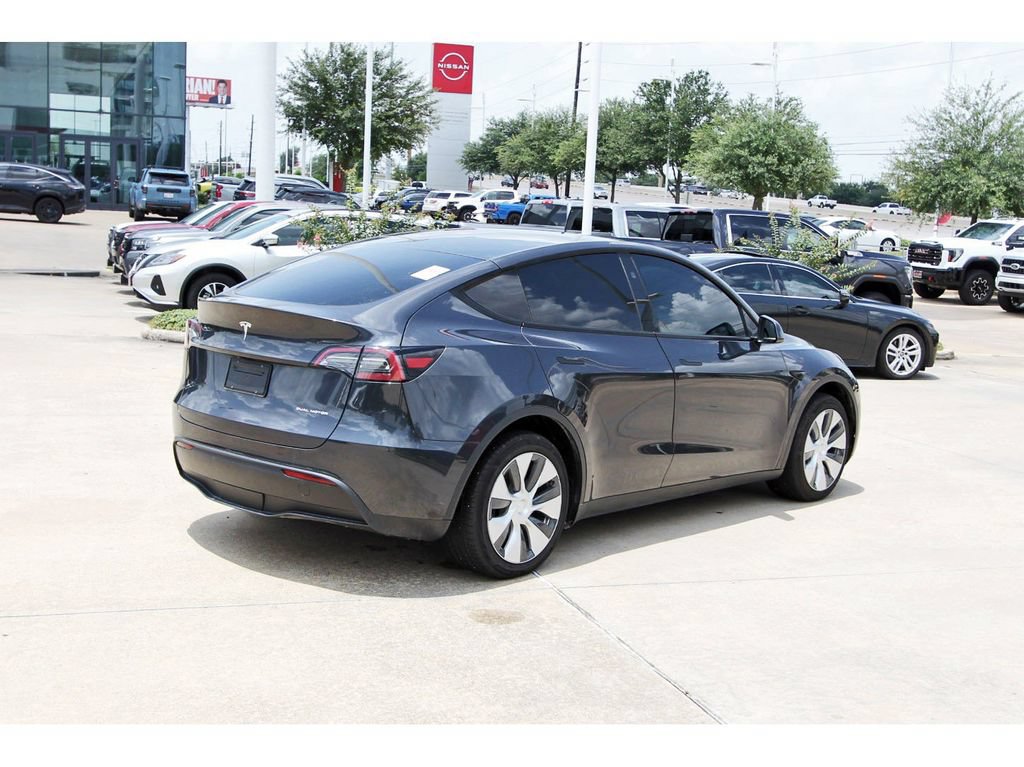 Used 2024 Tesla Model Y Long Range AWD/4WD image 5