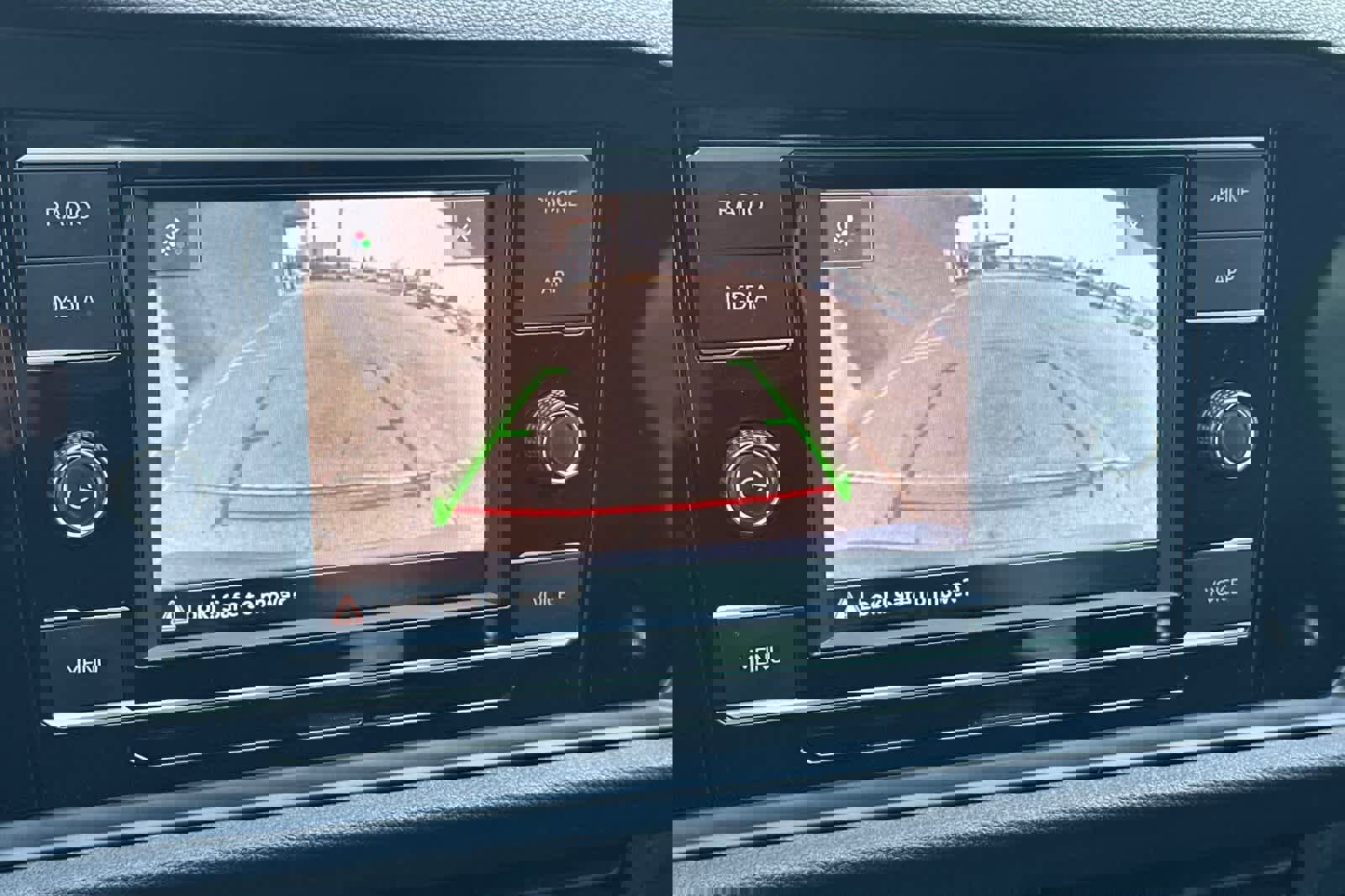 Used 2022 Volkswagen Jetta SE image 17