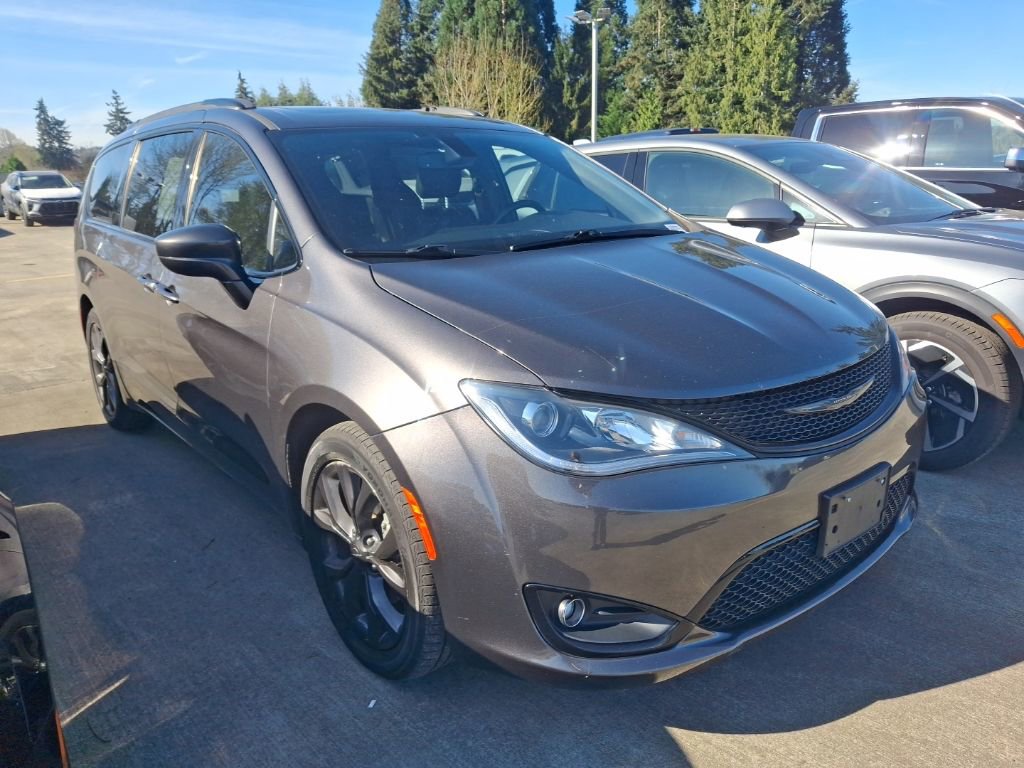 Used 2019 Chrysler Pacifica Touring-L Plus w/ S Appearance Package image 2