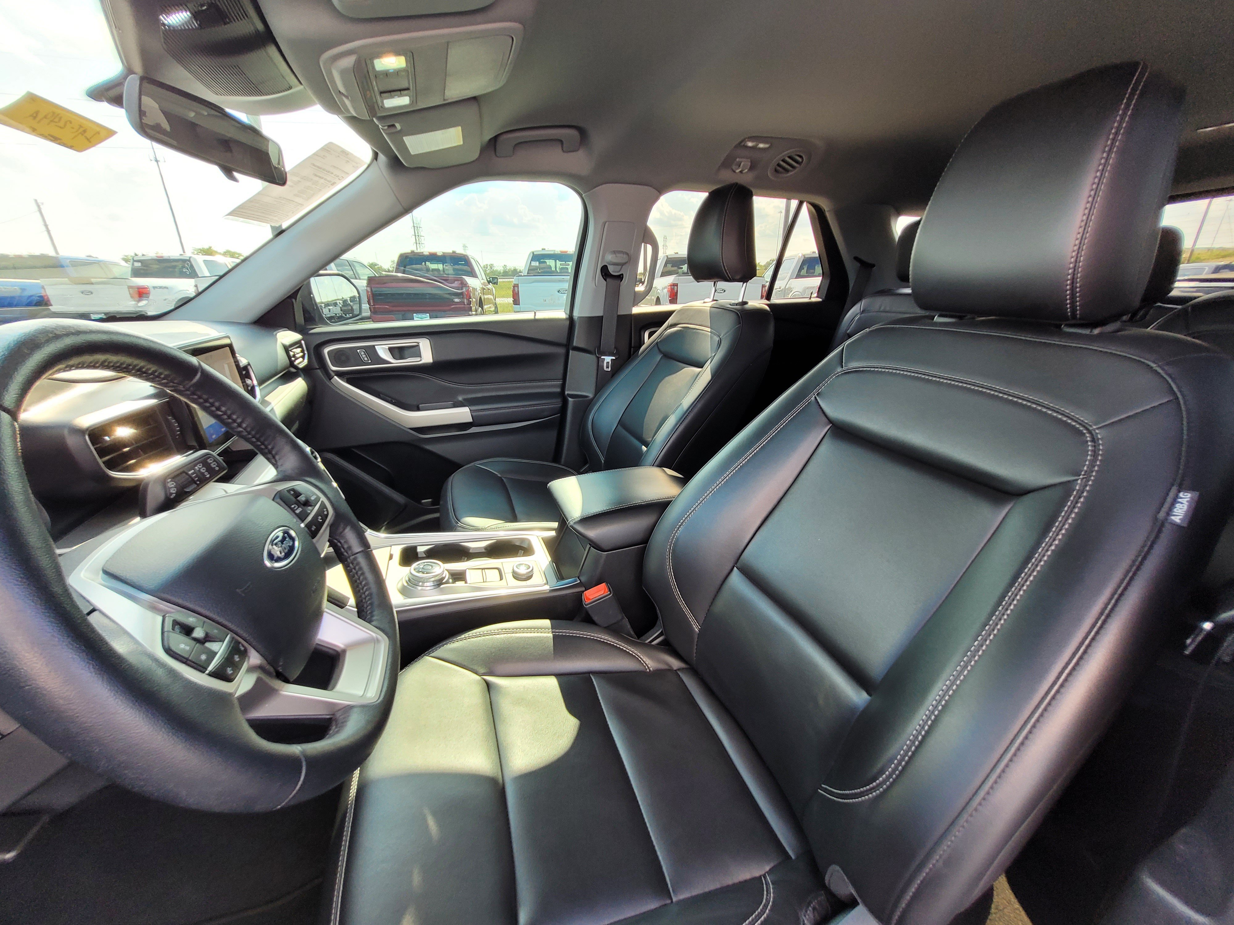 Used 2022 Ford Explorer XLT w/ Equipment Group 202A AWD/4WD image 28
