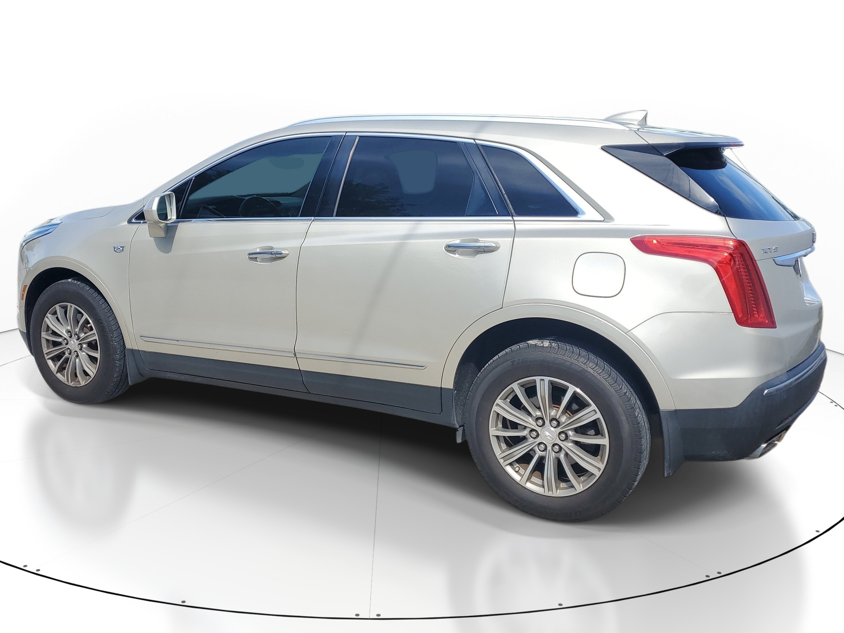 Used 2017 Cadillac XT5 Luxury w/ Driver Awareness Package FWD image 8