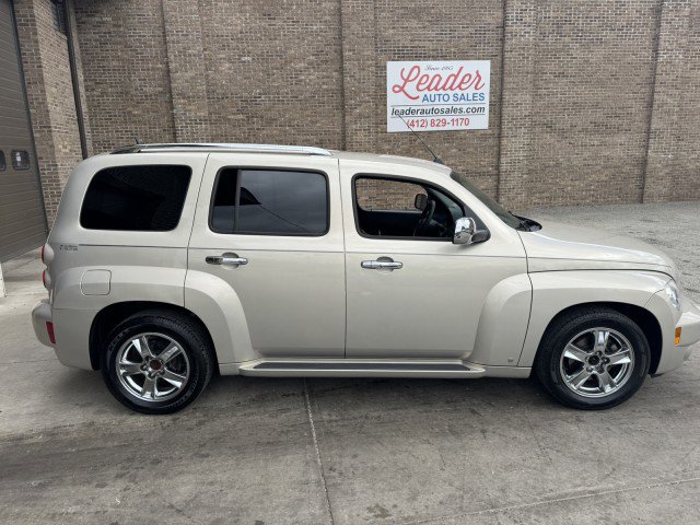 Used 2009 Chevrolet HHR LT FWD image 2