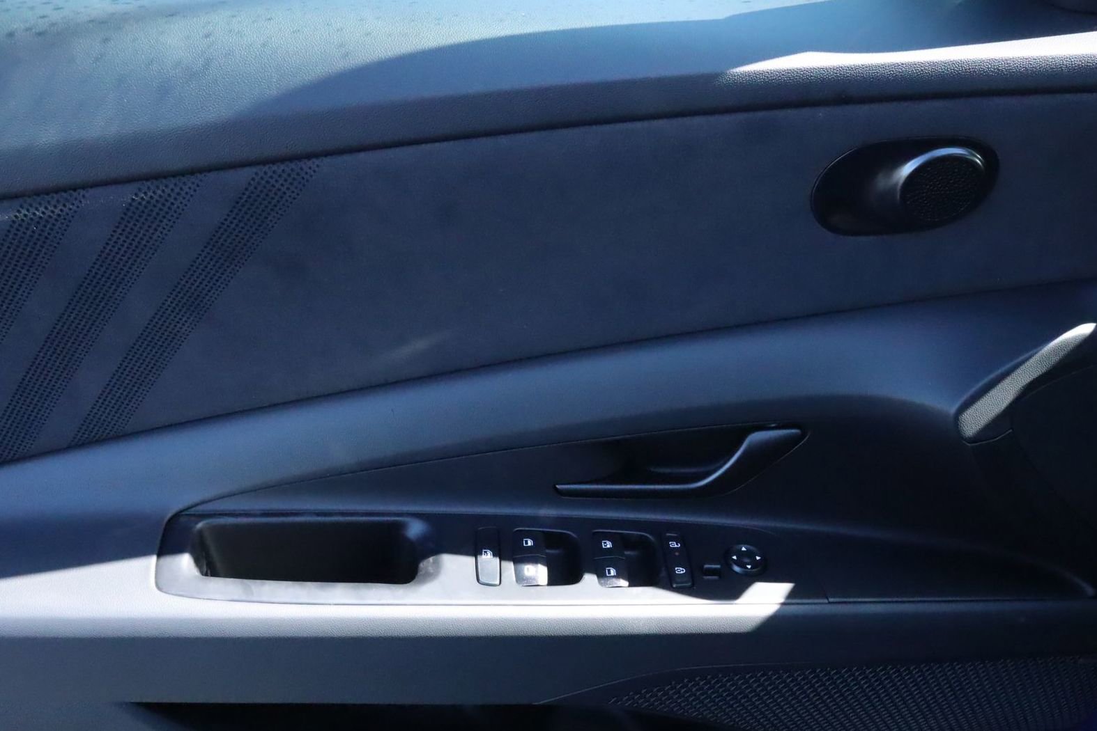 New 2025 Hyundai Elantra N Base image 22