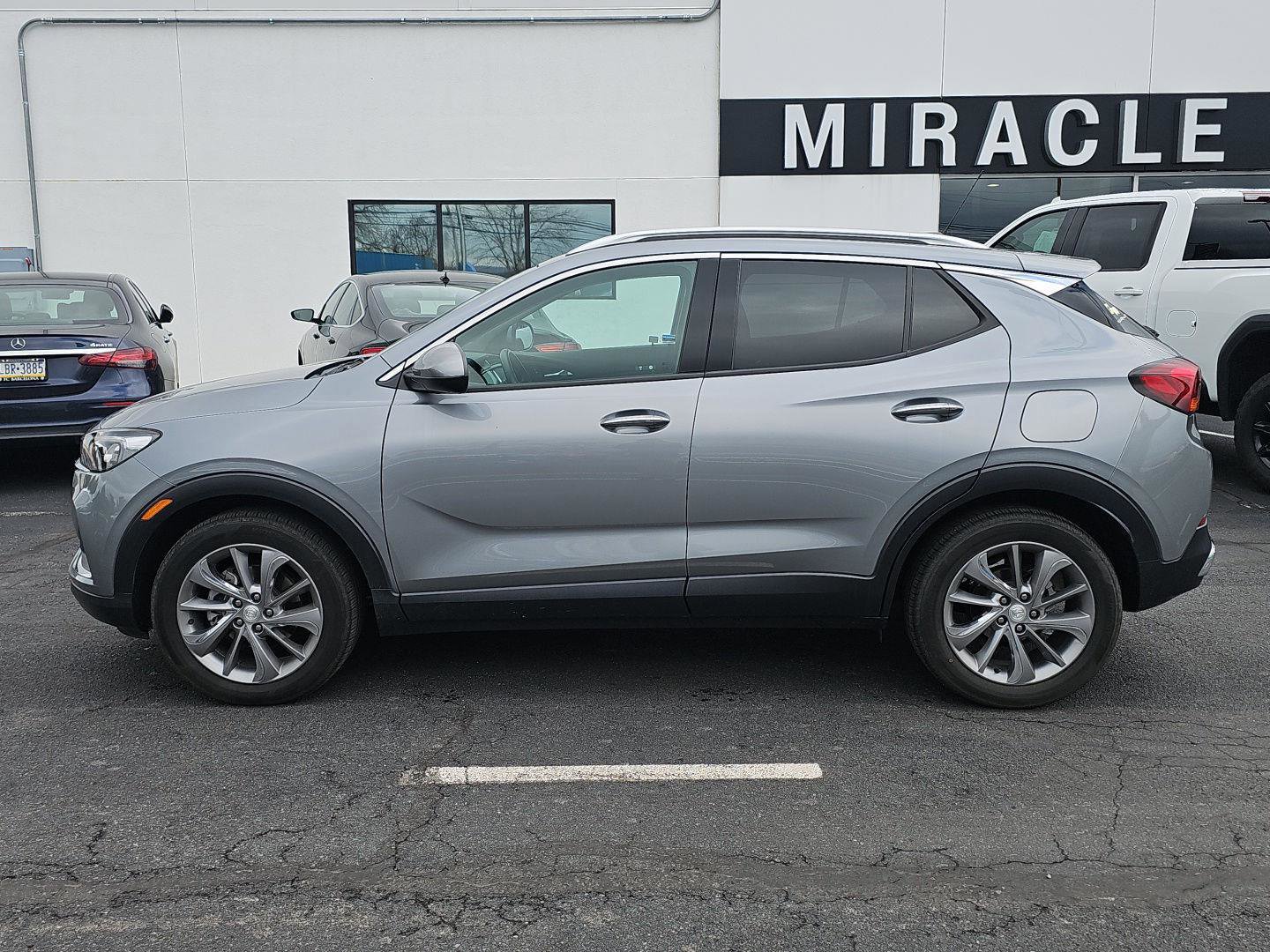 Used 2023 Buick Encore GX Essence w/ Experience Buick Package image 3