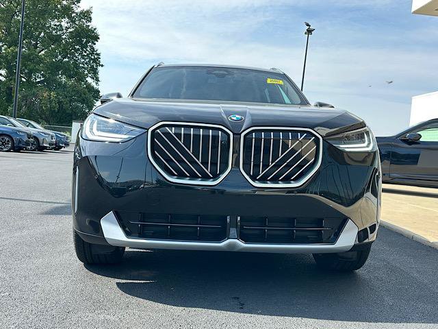 New 2026 BMW X3 xDrive30i w/ Premium Package AWD/4WD image 2