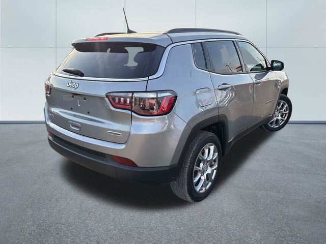 Used 2023 Jeep Compass Latitude AWD/4WD image 4