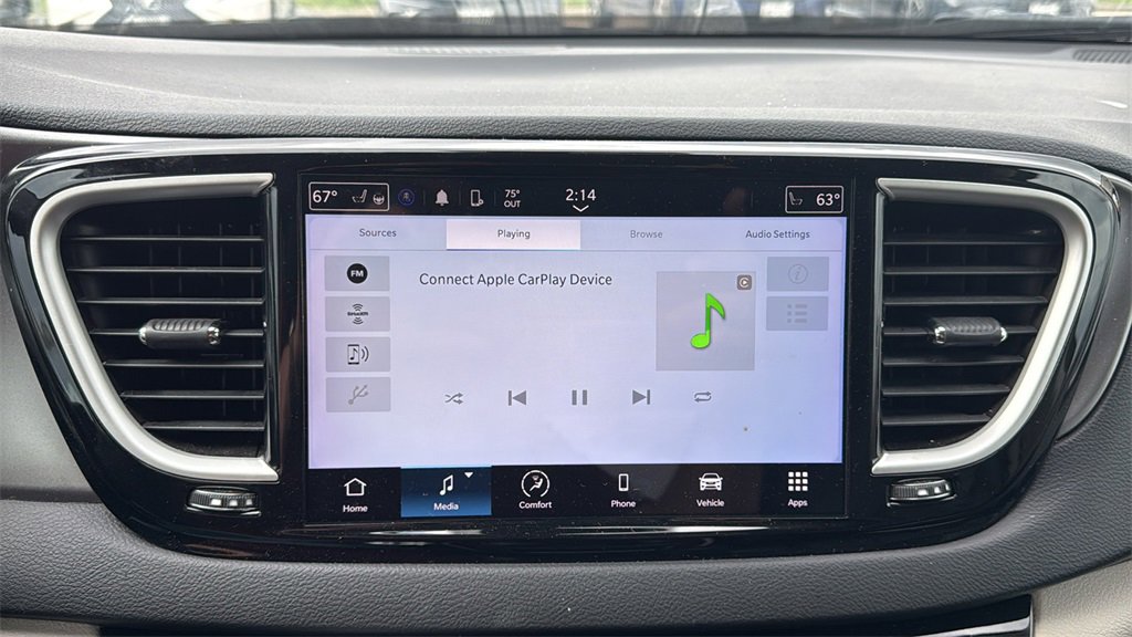 Used 2023 Chrysler Pacifica Touring-L image 6