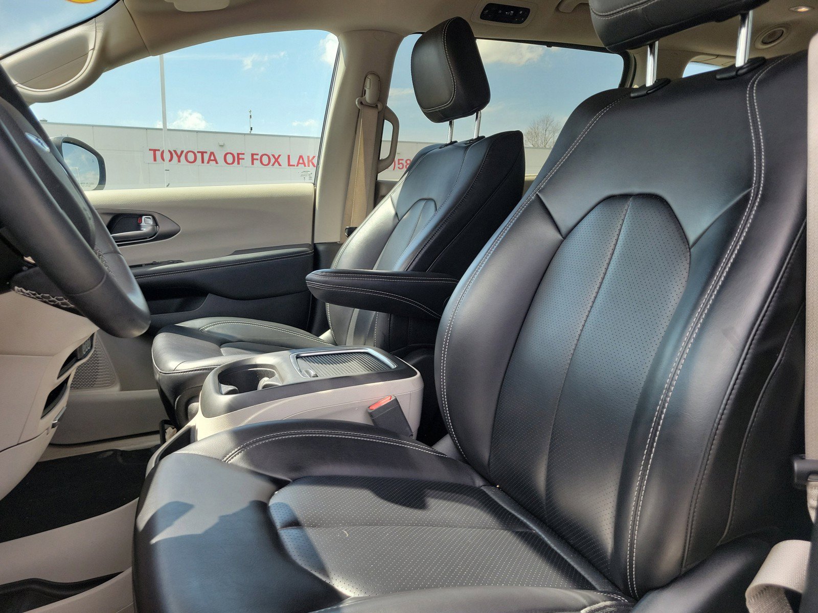 Used 2023 Chrysler Pacifica Touring-L FWD image 19