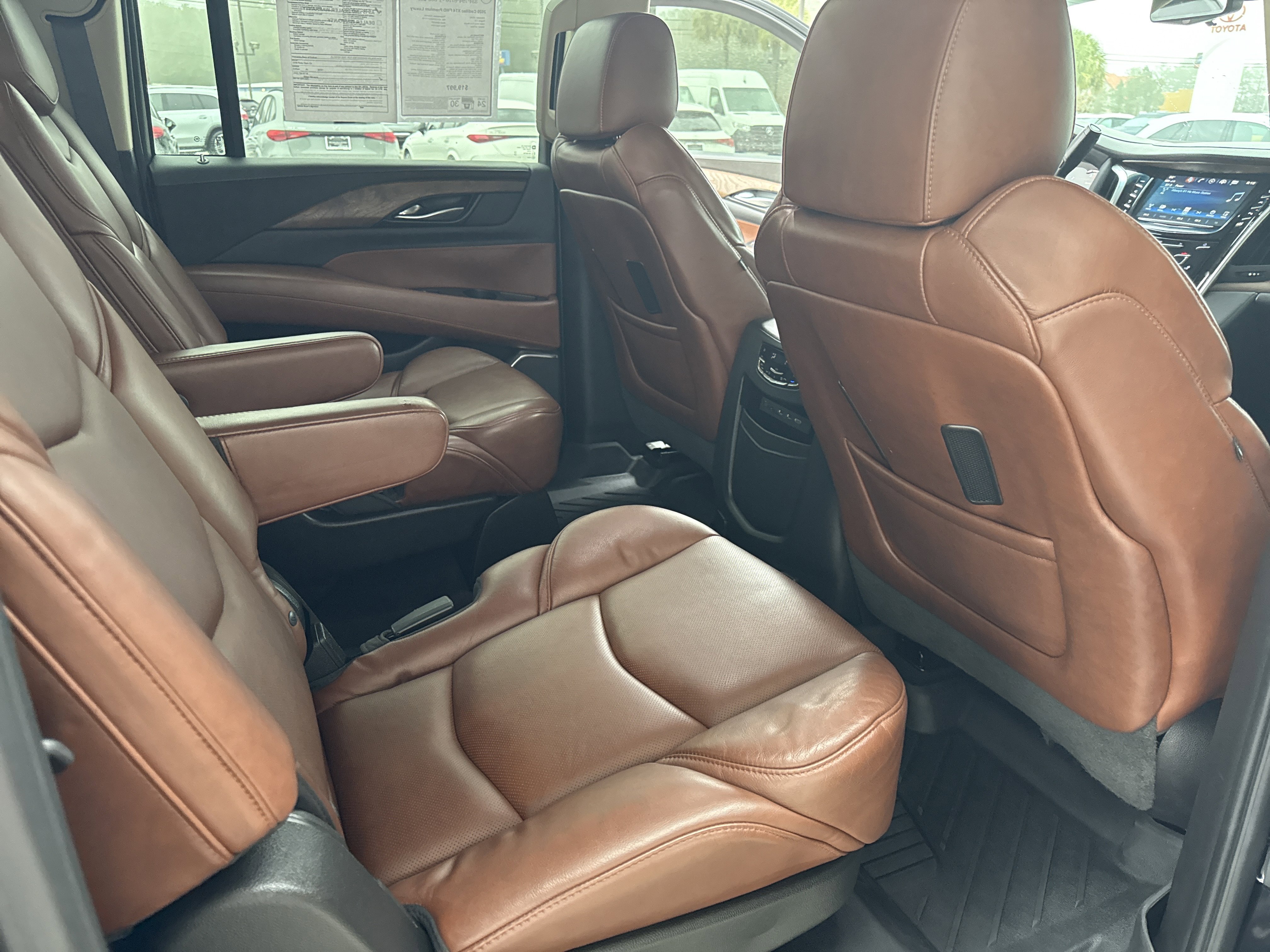 Used 2019 Cadillac Escalade ESV Premium Luxury image 14