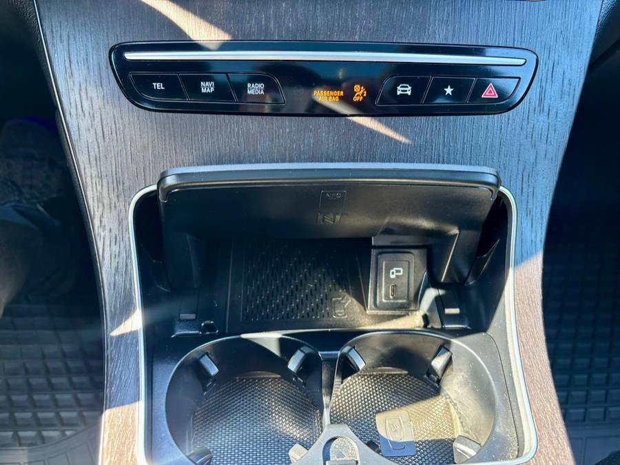 Used 2020 Mercedes-Benz GLC 300 4MATIC image 24
