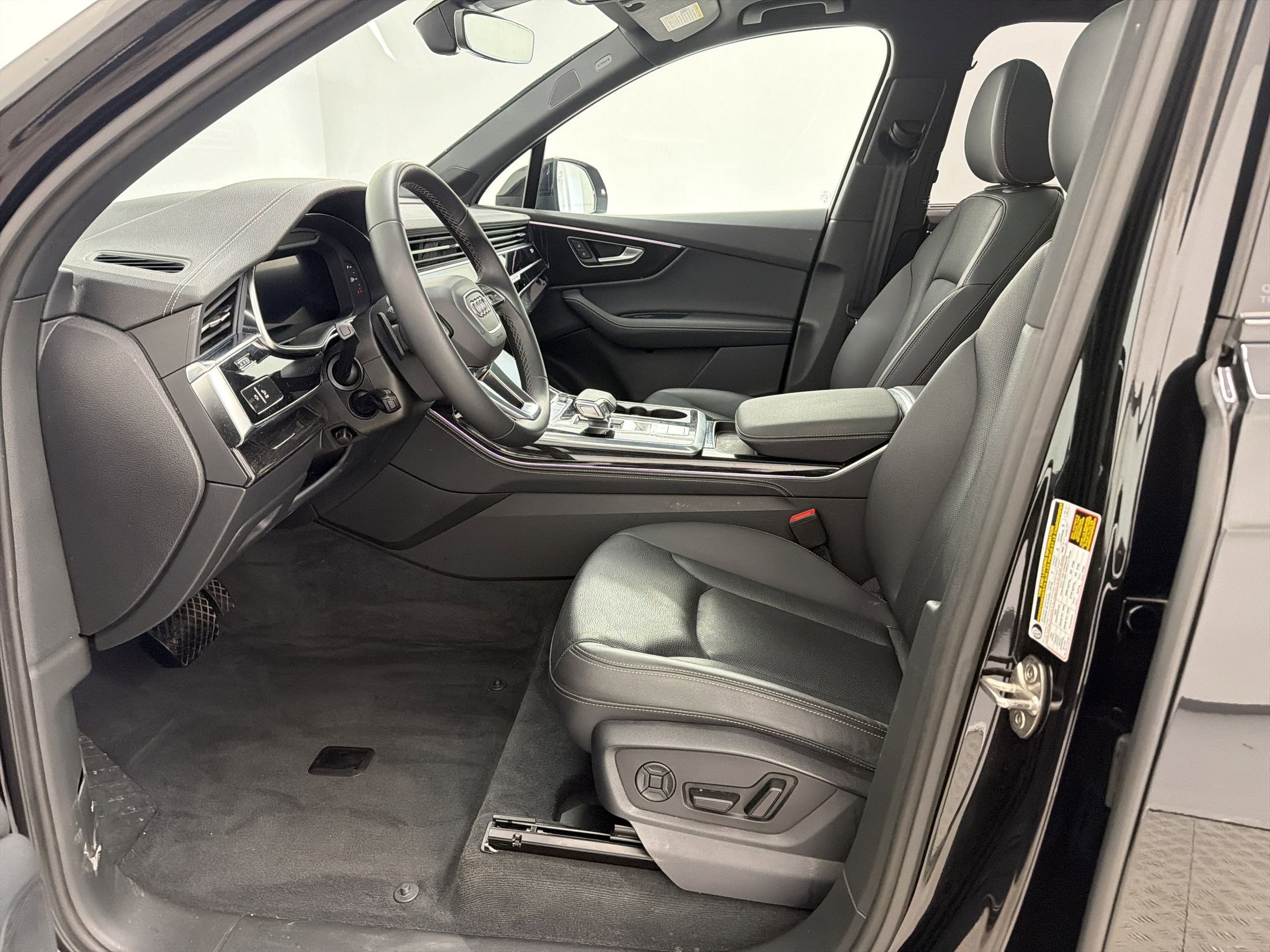 Used 2025 Audi Q7 3.0T Premium Plus w/ Premium Plus Package AWD/4WD image 5