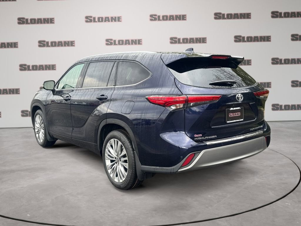 Used 2023 Toyota Highlander Platinum image 3