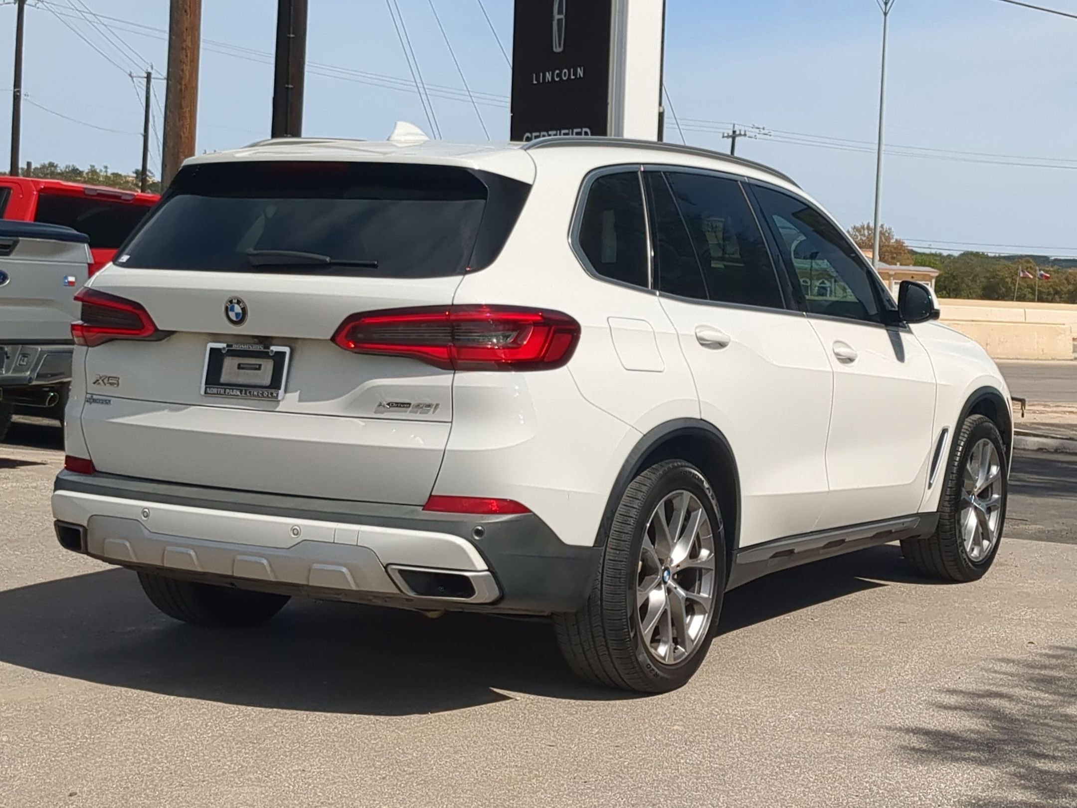 Used 2019 BMW X5 xDrive40i w/ Premium Package 2 AWD/4WD image 3