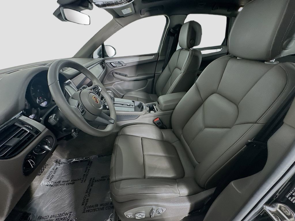 New 2026 Porsche Macan Turbo AWD/4WD image 5