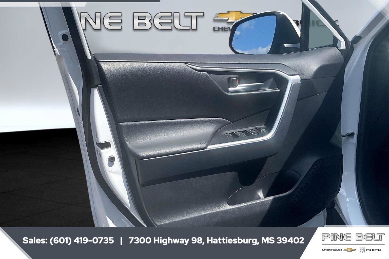 Used 2025 Toyota RAV4 XLE AWD/4WD image 17