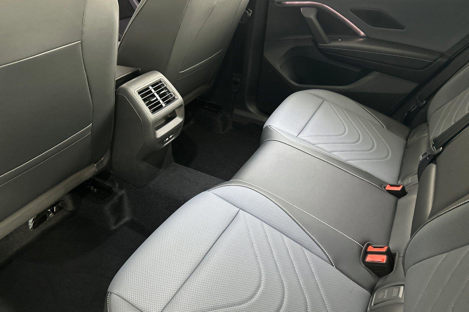 New 2026 Volkswagen Tiguan SE R-Line image 11