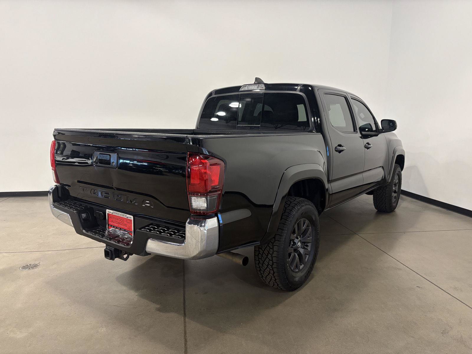 Used 2023 Toyota Tacoma SR5 AWD/4WD image 3
