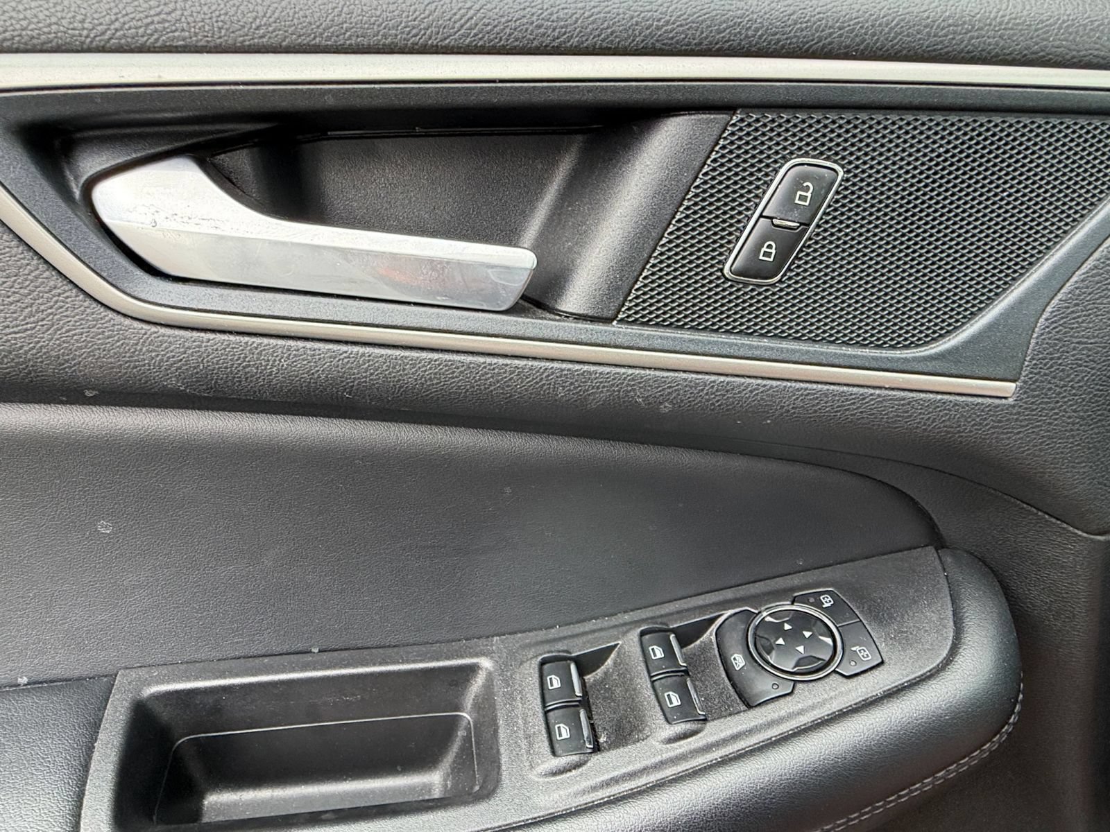 Used 2024 Ford Edge SEL AWD/4WD image 18