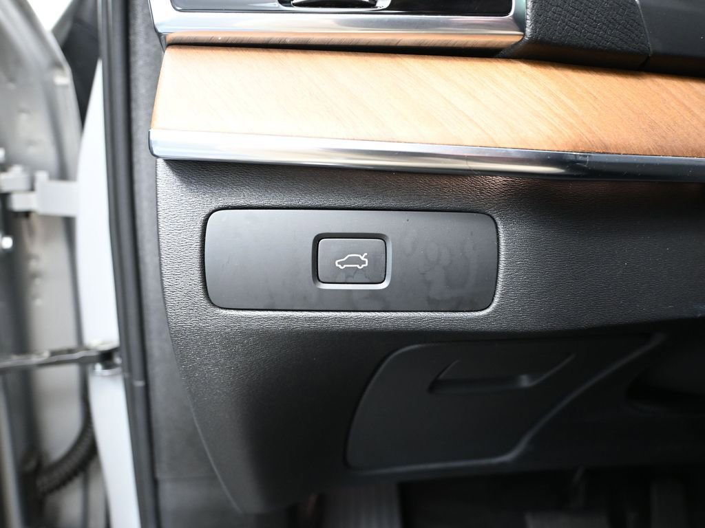 Used 2024 Volvo XC90 B5 Plus image 33