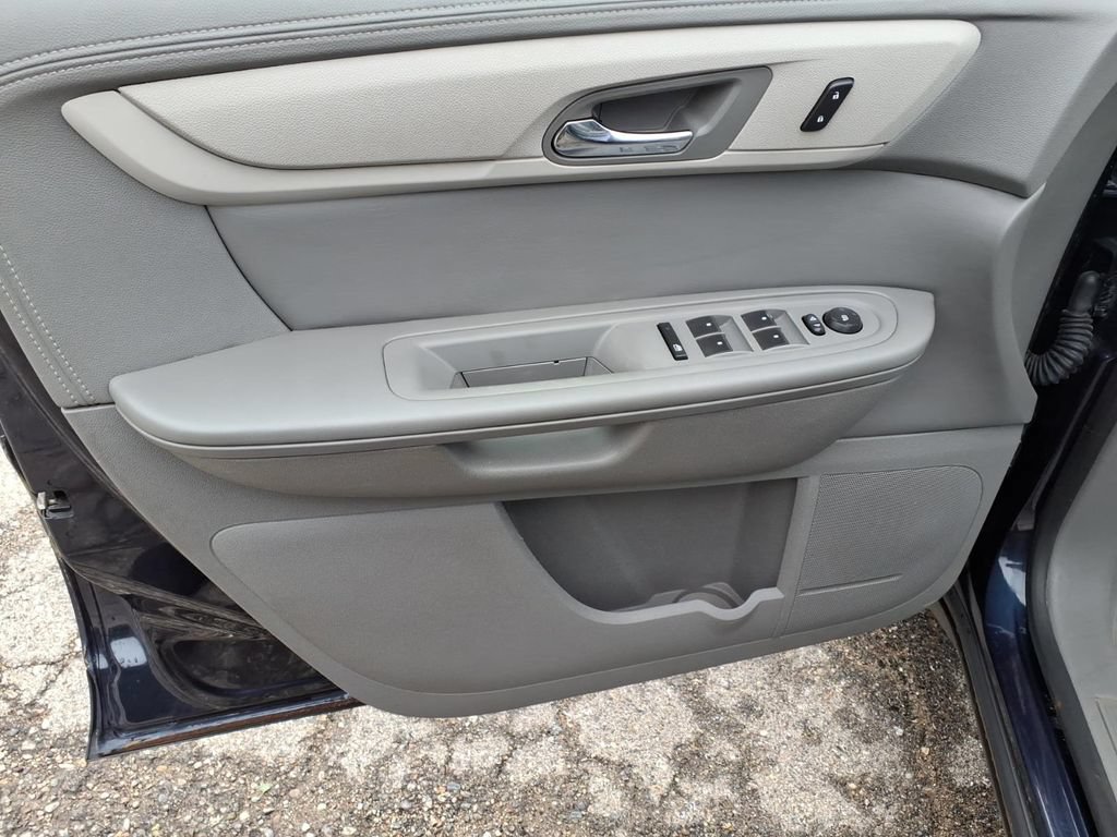 Used 2017 Chevrolet Traverse LS FWD image 11