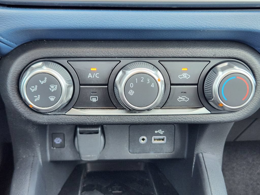 Used 2025 Nissan Versa SV FWD image 19