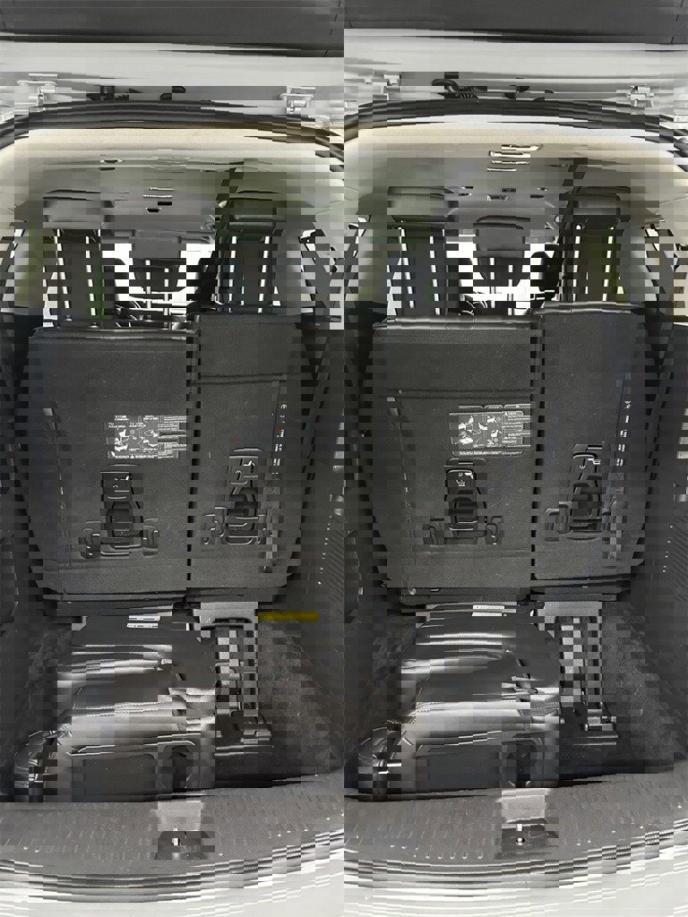 Used 2022 Kia Carnival EX image 29