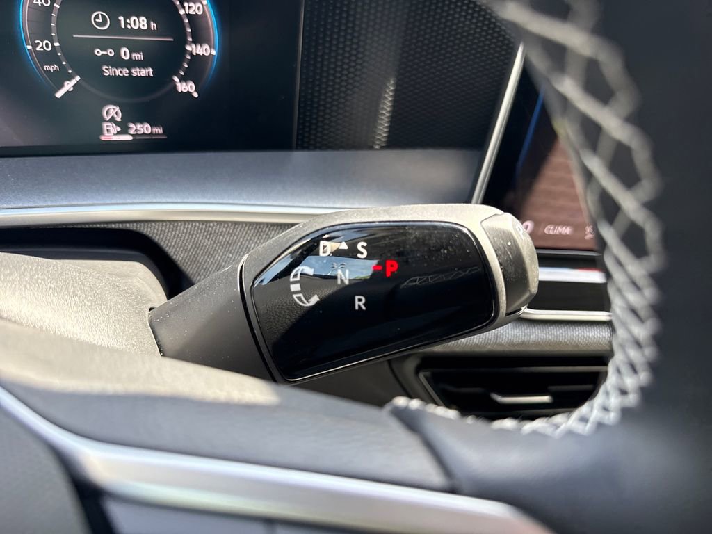 Used 2025 Volkswagen Tiguan S image 27