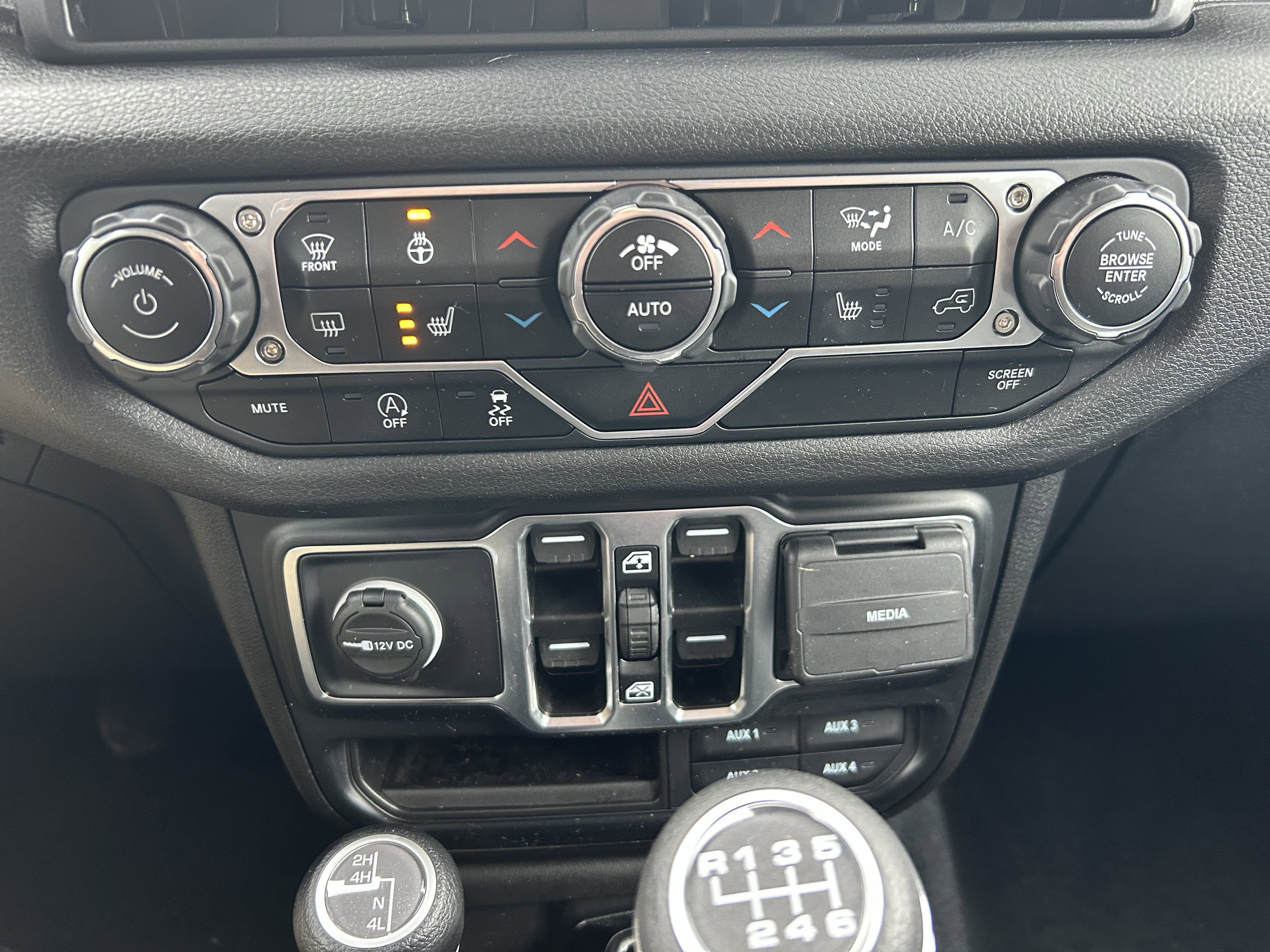 Used 2024 Jeep Gladiator Sport image 15