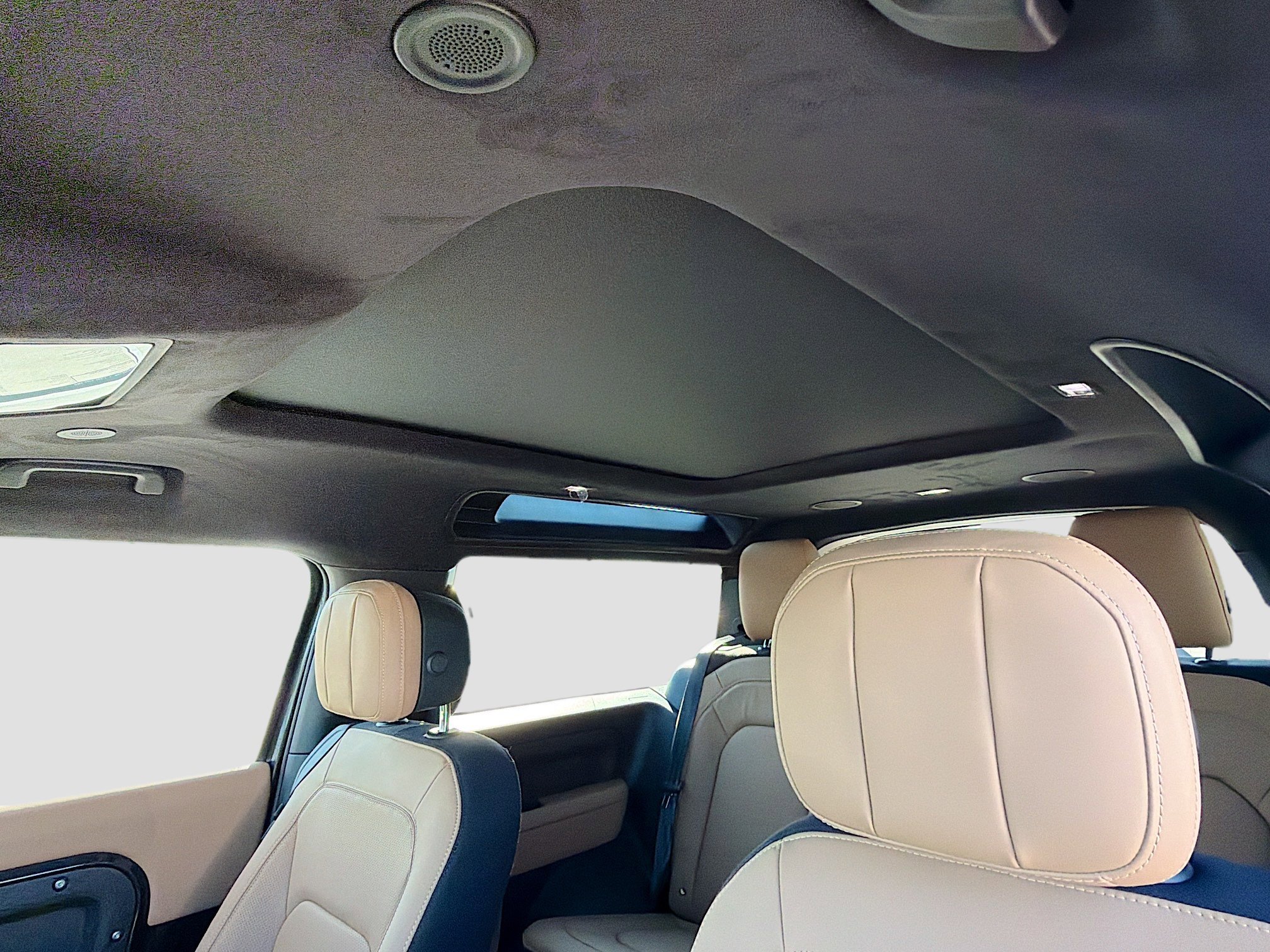 New 2026 Land Rover Defender 90 V8 image 27