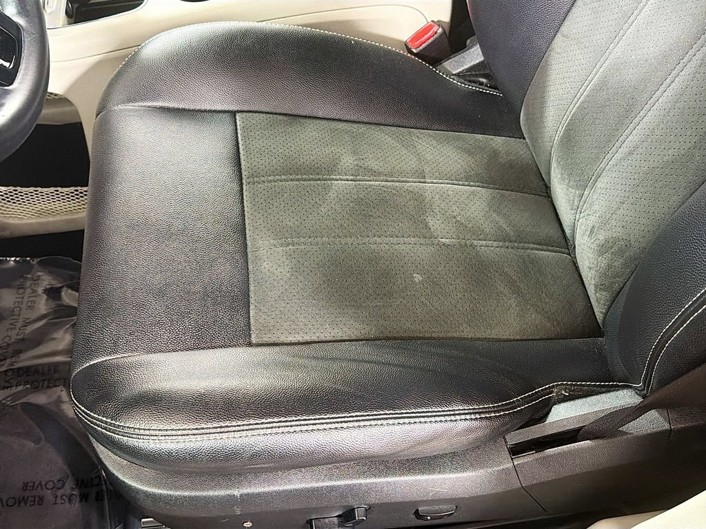 Used 2019 Dodge Grand Caravan SXT FWD image 19