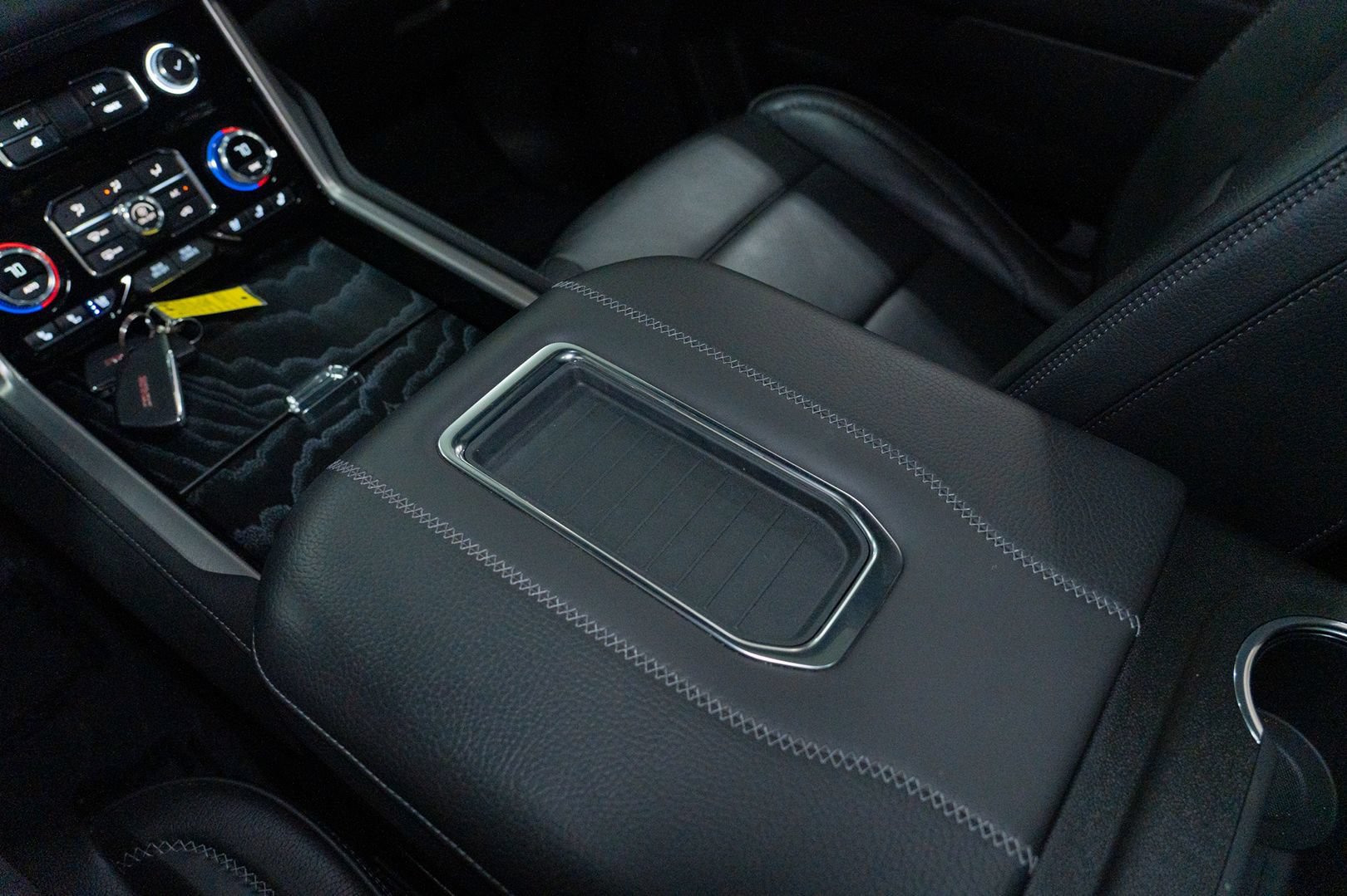 Used 2024 GMC Yukon Denali AWD/4WD image 62