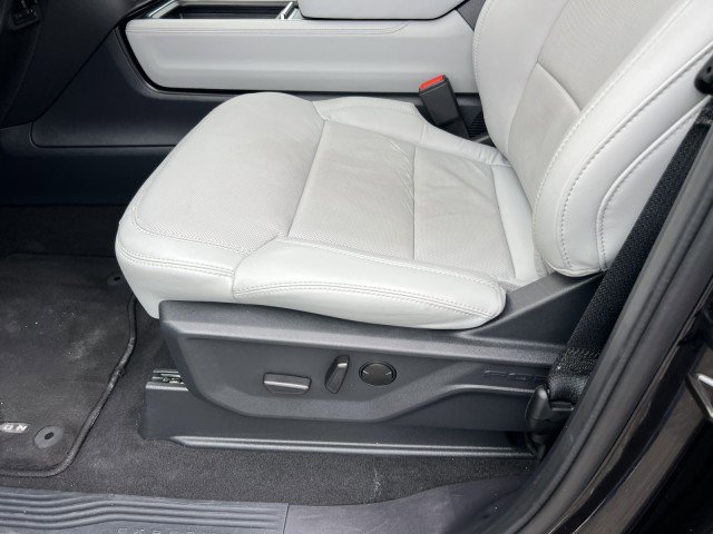 Certified 2025 Ford Expedition Max Platinum image 8