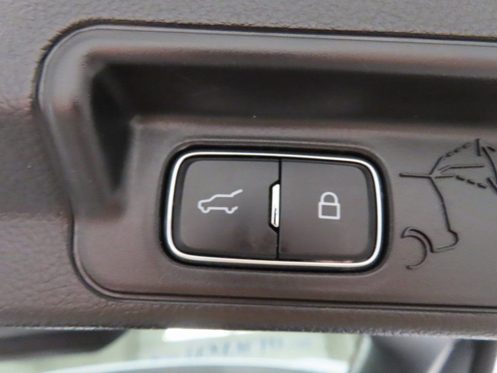 Used 2025 Ford Explorer Platinum image 38