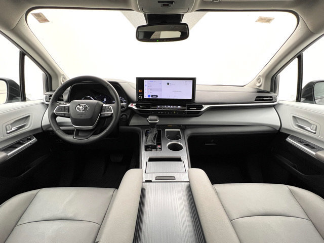 Used 2025 Toyota Sienna XLE w/ XLE Plus Package AWD/4WD image 23