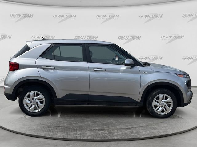 Used 2024 Hyundai Venue SE FWD image 9