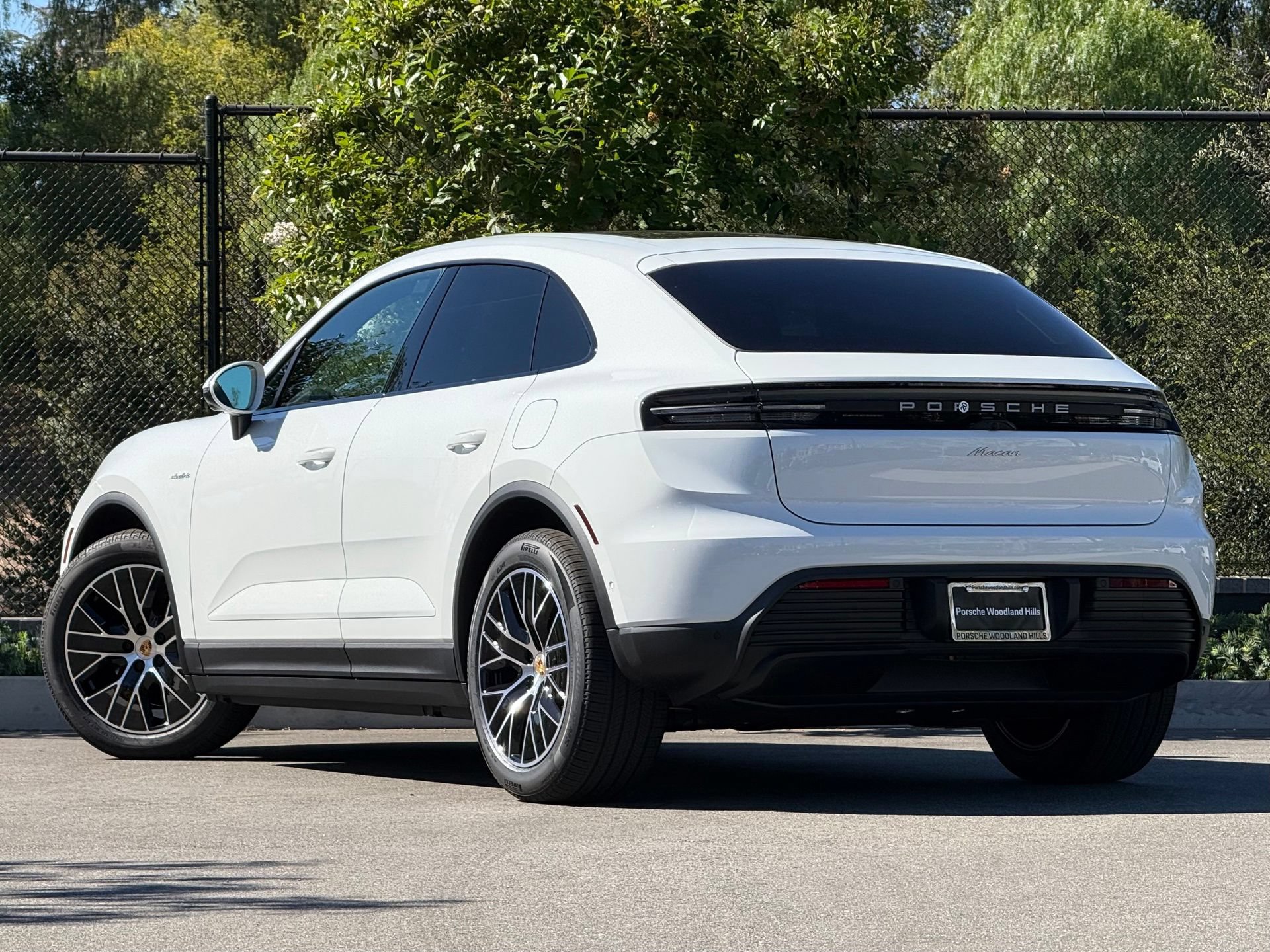 Used 2026 Porsche Macan Electric RWD image 3
