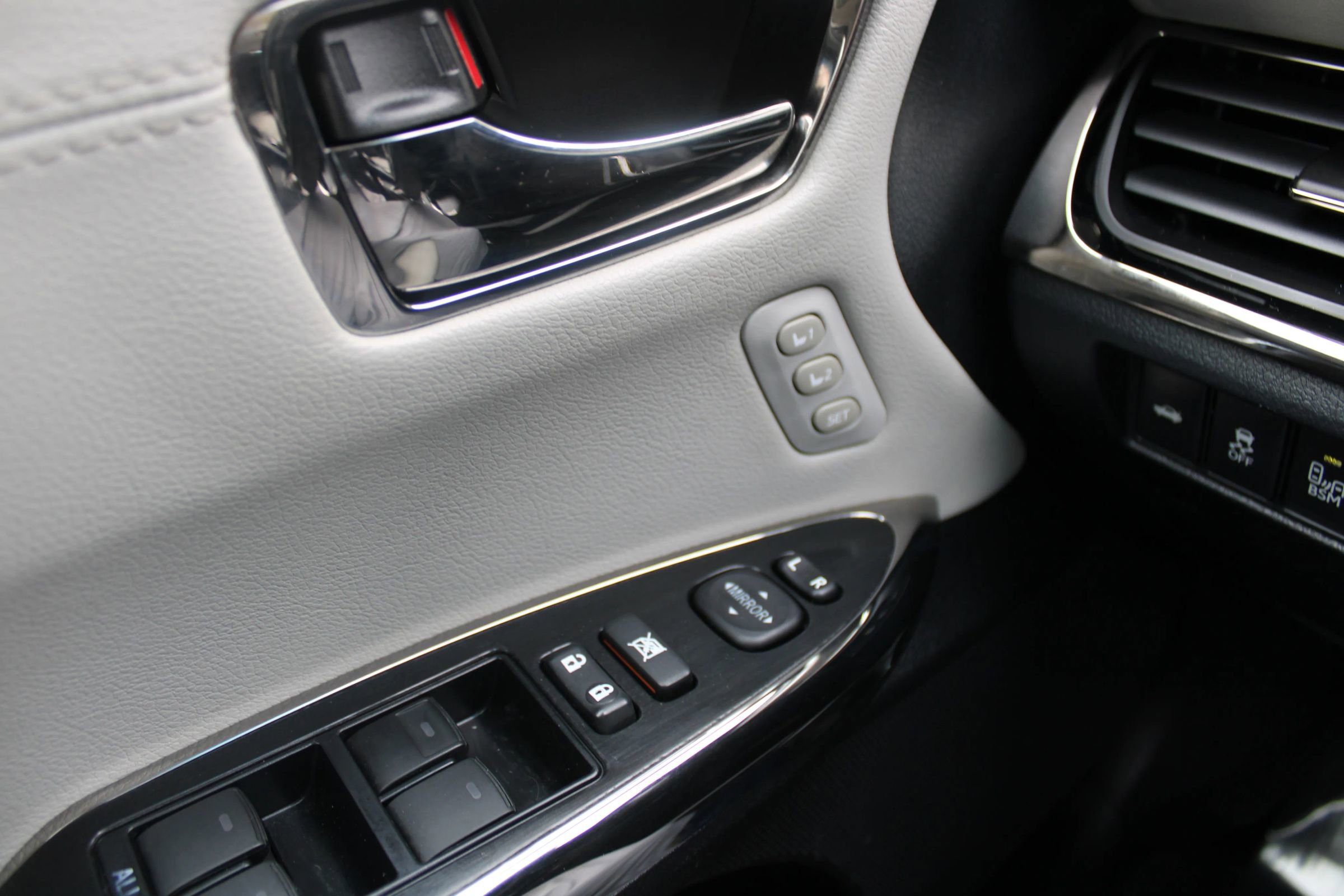 Used 2015 Toyota Avalon XLE Touring image 32