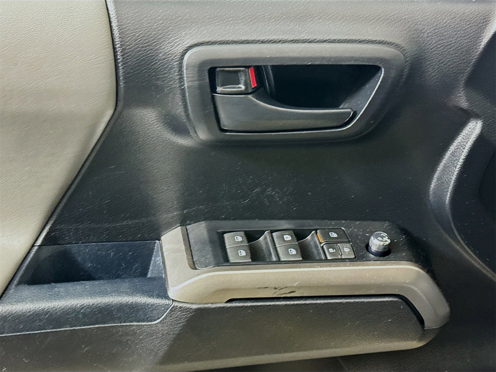 Used 2017 Toyota Tacoma SR5 w/ Tow Package image 14