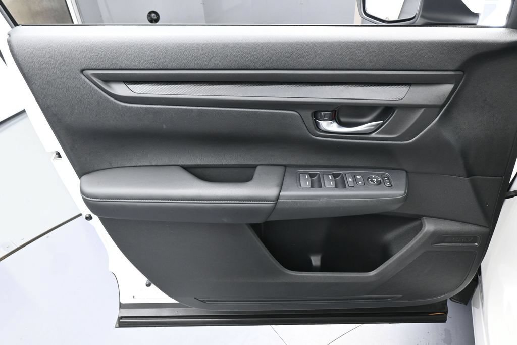 Used 2025 Honda CR-V LX image 13